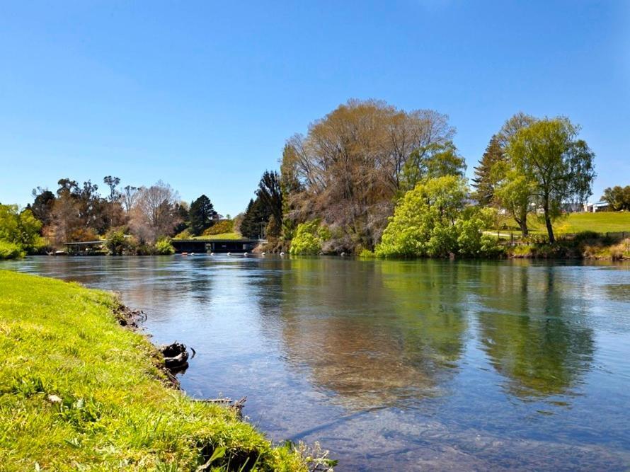 Marinaside Villa - Taupo Holiday Apartment Extérieur photo