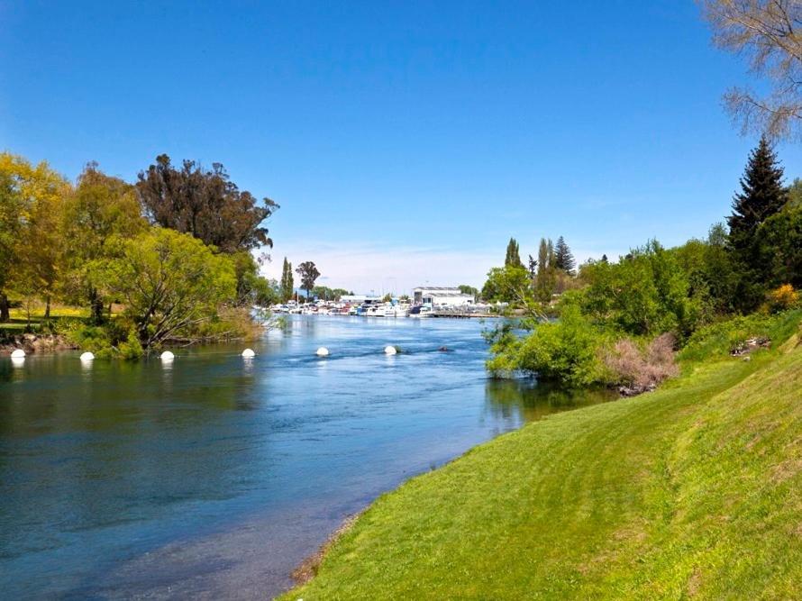 Marinaside Villa - Taupo Holiday Apartment Extérieur photo